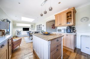 Kitchen diner angle 4- click for photo gallery